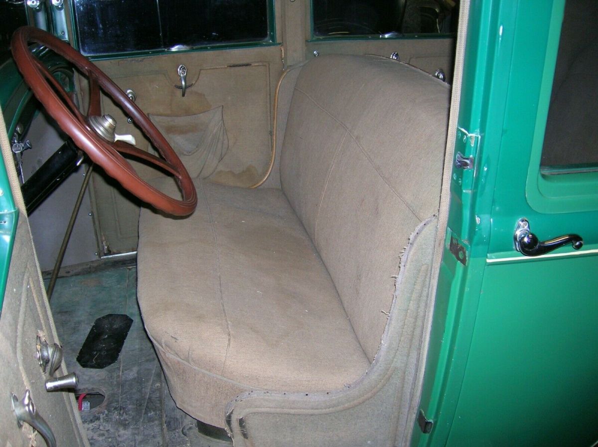 1928 Green/black Ford Model A Sedan