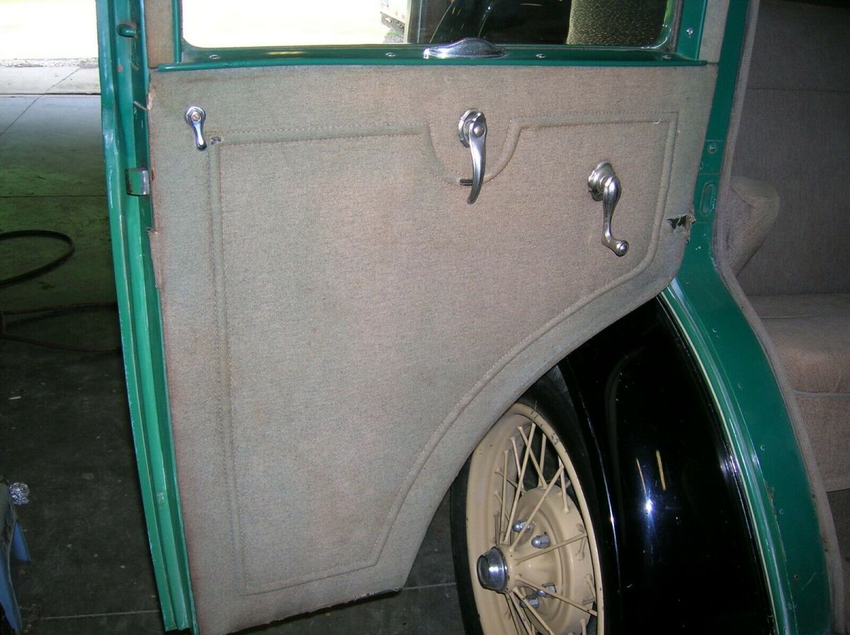 1928 Green/black Ford Model A Sedan