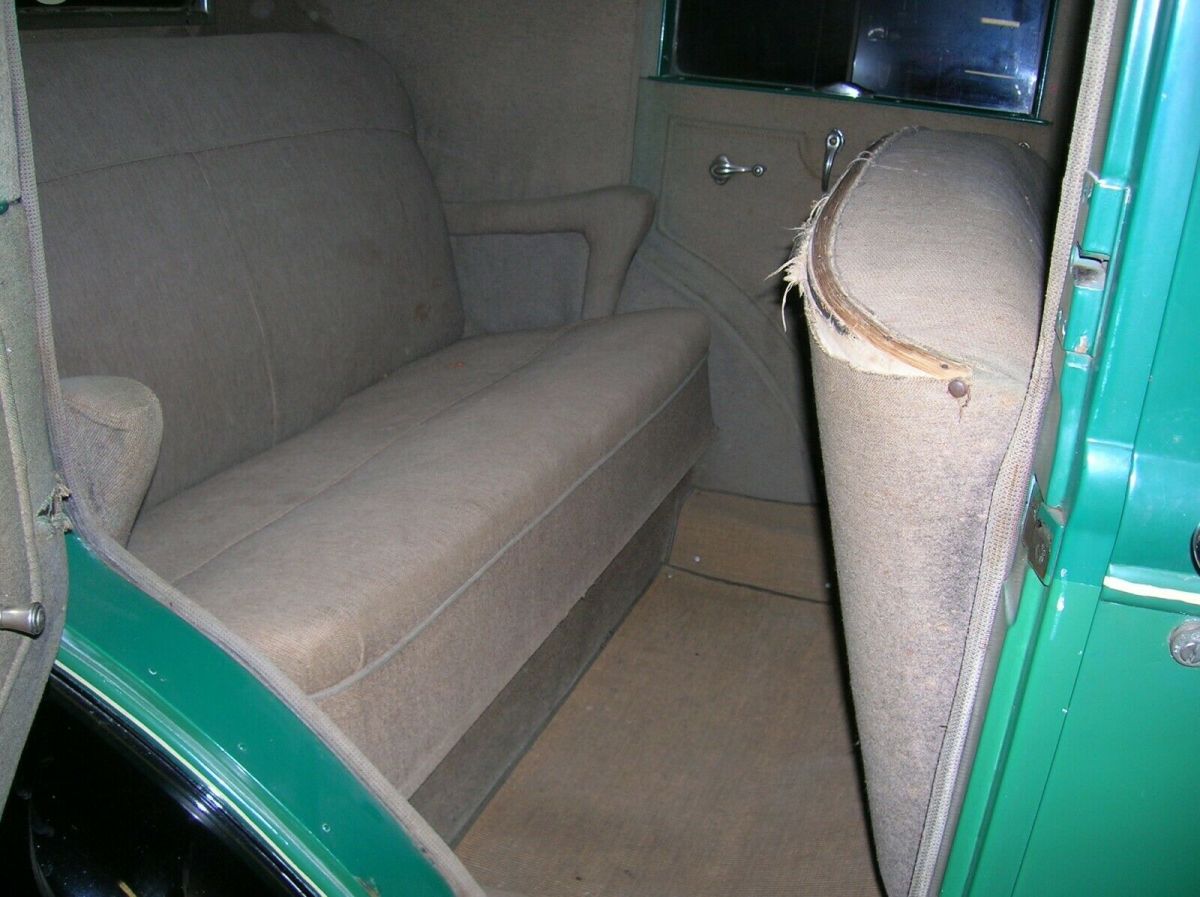 1928 Green/black Ford Model A Sedan