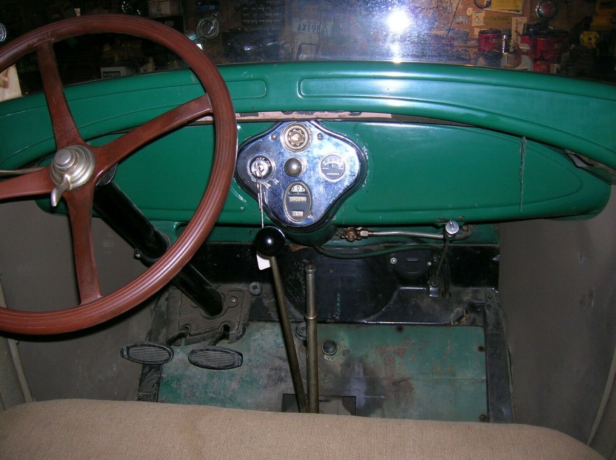 1928 Green/black Ford Model A Sedan