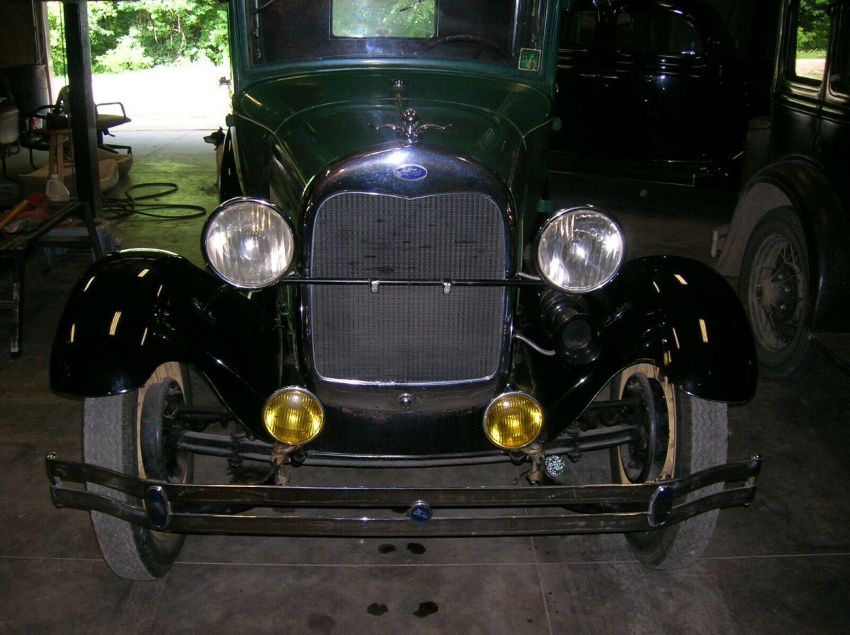 1928 Green/black Ford Model A Sedan
