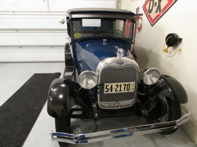 1928 blue Ford Model A Sedan