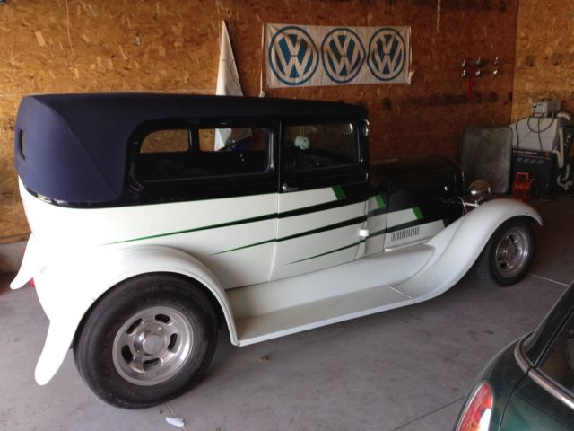 1928 bule/white Ford Model A Sedan