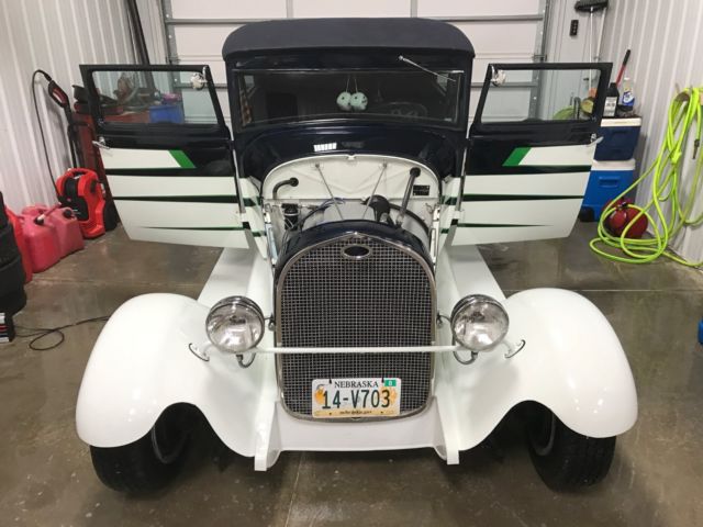 1928 bule/white Ford Model A Sedan
