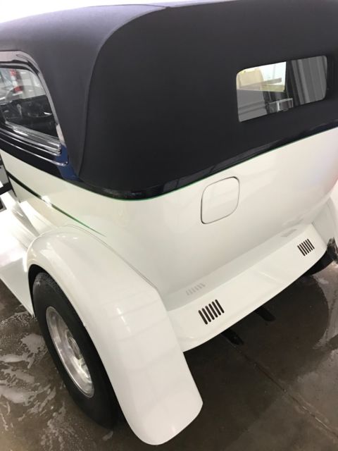 1928 bule/white Ford Model A Sedan