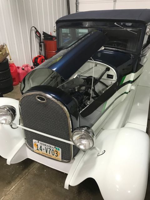 1928 bule/white Ford Model A Sedan