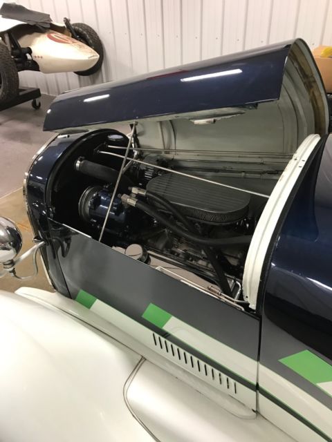 1928 bule/white Ford Model A Sedan