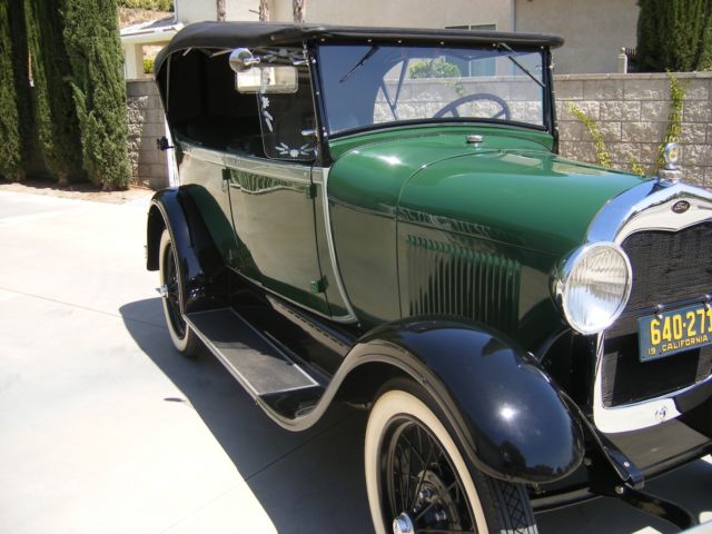 1928 Balsum Green / Black Ford Model A 4 dr