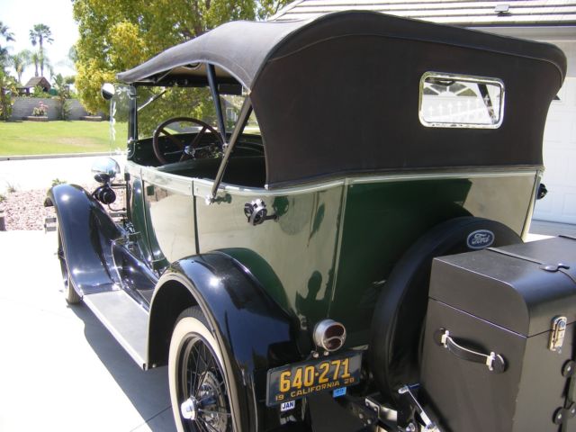 1928 Balsum Green / Black Ford Model A 4 dr