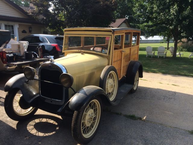 1929 Black/Cream Ford Model A 2 door Surf Woodie