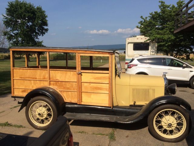 1929 Black/Cream Ford Model A 2 door Surf Woodie