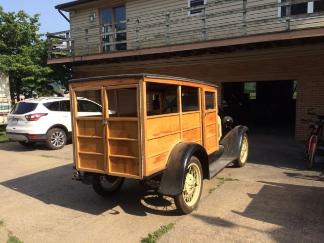 1929 Black/Cream Ford Model A 2 door Surf Woodie