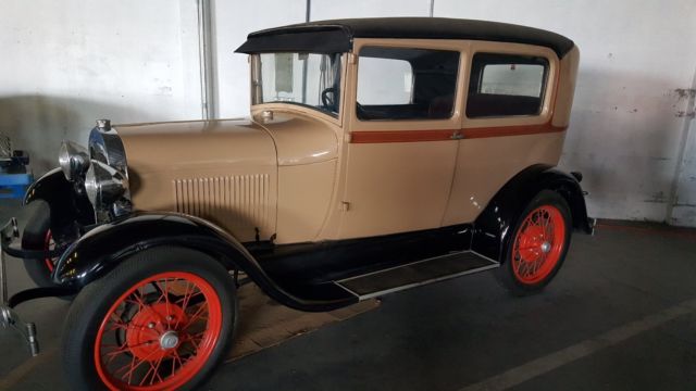 1929 yellow/black Ford Model A