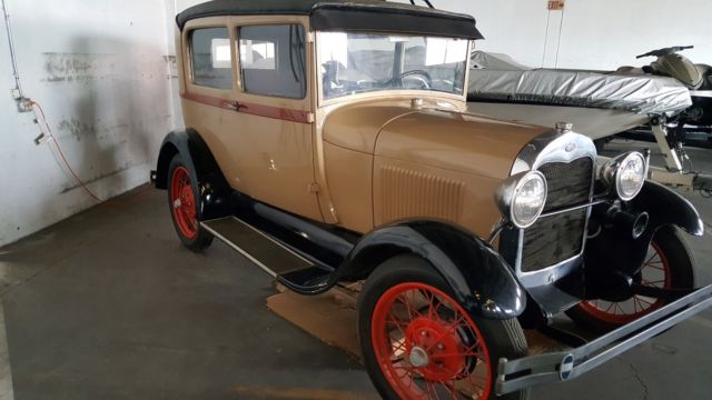 1929 yellow/black Ford Model A