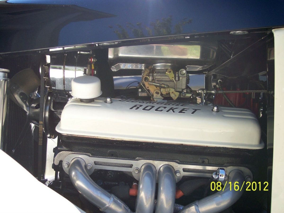 1929 Black & White Ford Model A Roadster