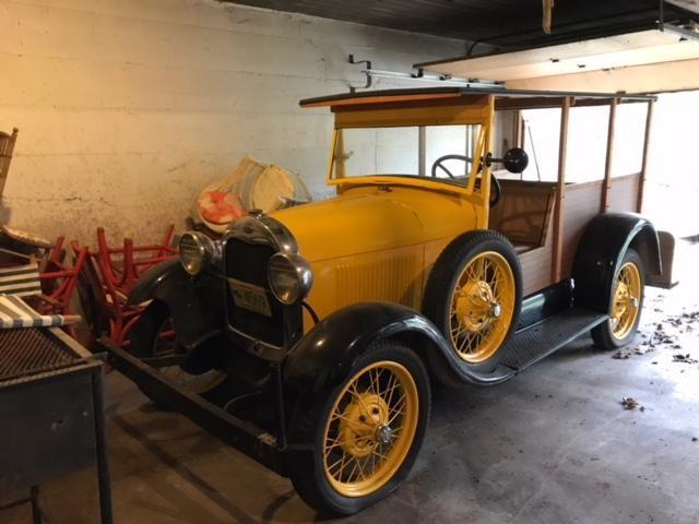 1929 Yellow Ford Model A Wagon