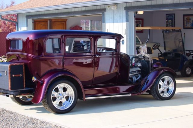 1929 burgandy&plad Ford Model A Sedan