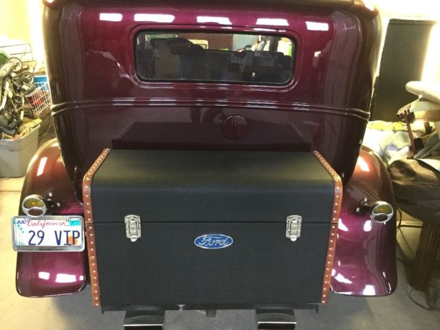 1929 burgandy&plad Ford Model A Sedan