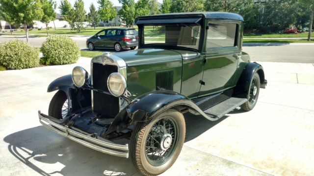 1930 green / black Chevrolet coupe Coupe