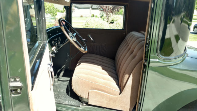 1930 green / black Chevrolet coupe Coupe