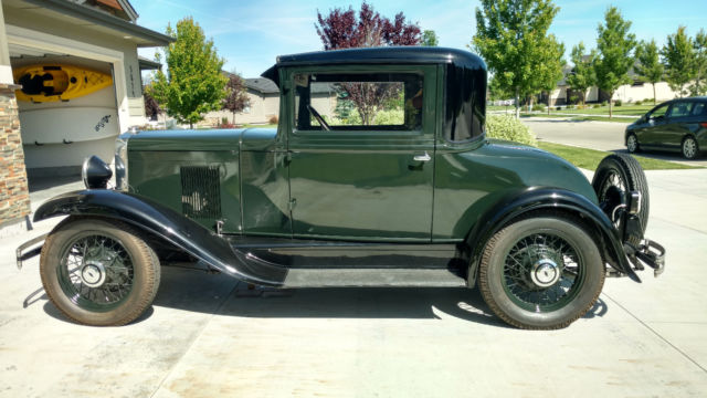 1930 green / black Chevrolet coupe Coupe