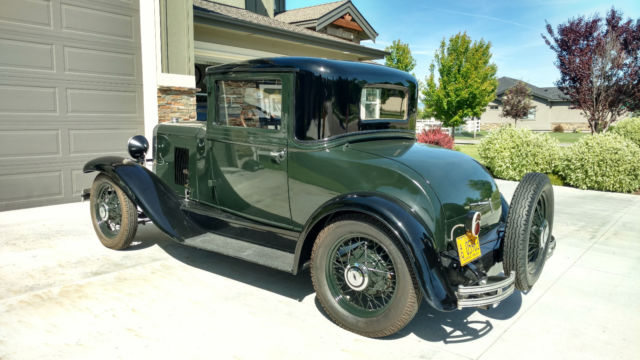 1930 green / black Chevrolet coupe Coupe