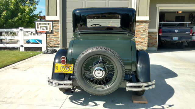 1930 green / black Chevrolet coupe Coupe