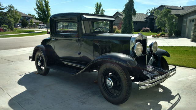 1930 green / black Chevrolet coupe Coupe