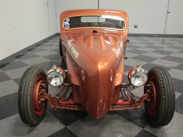 1930 Brown Ford 5-Window