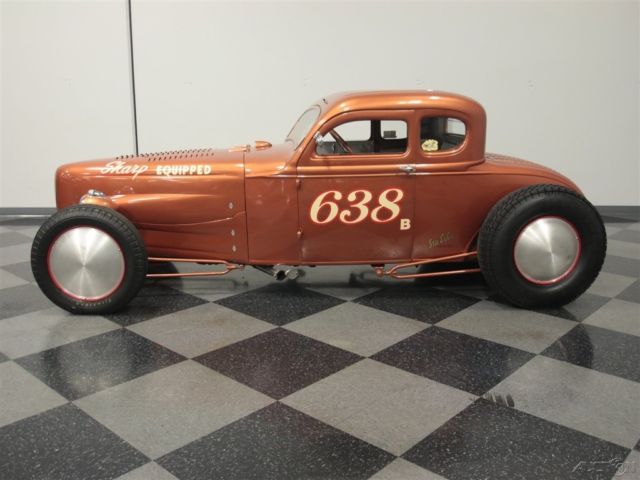 1930 Brown Ford 5-Window