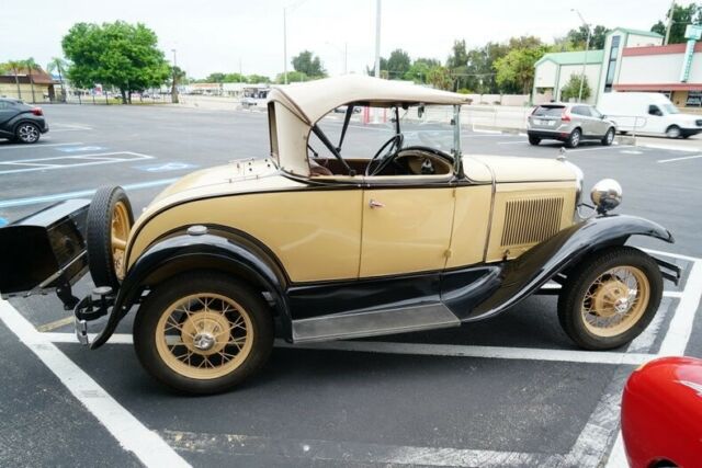 1930 Beige Ford Model A --