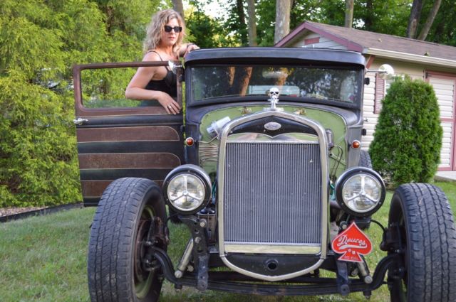 1930 pitina Ford Model A 2 door sedan