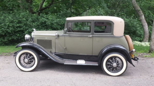 1930 Green/black Ford Model A Sedan