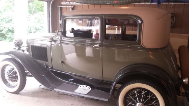 1930 Green/black Ford Model A Sedan