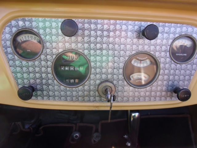 1931 BEIGE/BLACK Chevrolet CABROILET Convertible