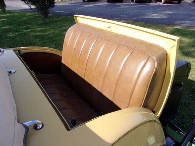 1931 BEIGE/BLACK Chevrolet CABROILET Convertible