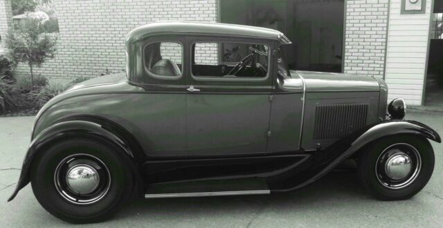 1931 gray chickle Ford Model A Coupe