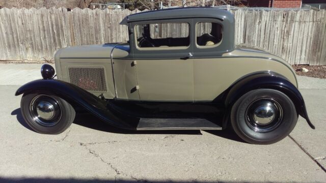 1931 gray chickle Ford Model A Coupe
