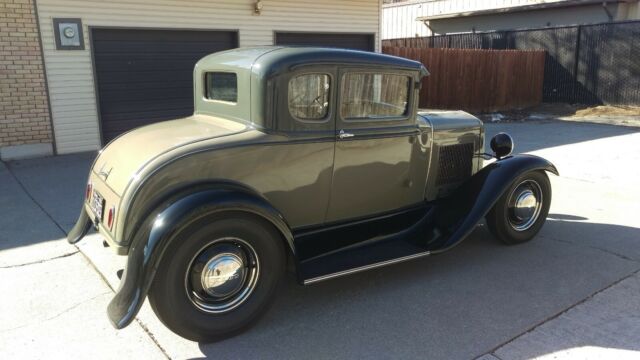 1931 gray chickle Ford Model A Coupe