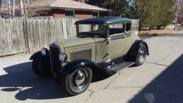 1931 gray chickle Ford Model A Coupe