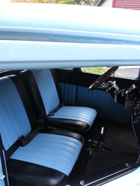 1931 blue Ford Coupe cpe