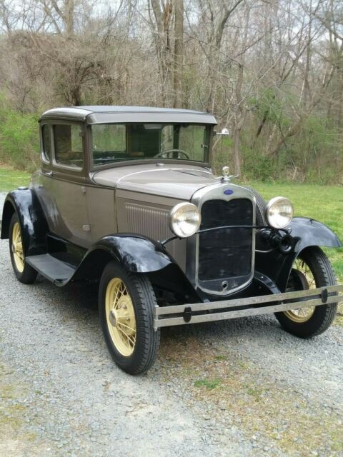 1931 Chicle Drab Ford Model A Coupe