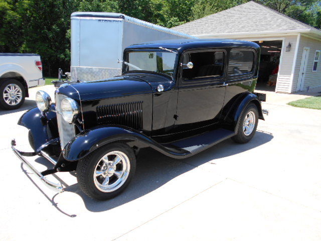 1932 Black Ford 2dr sedan