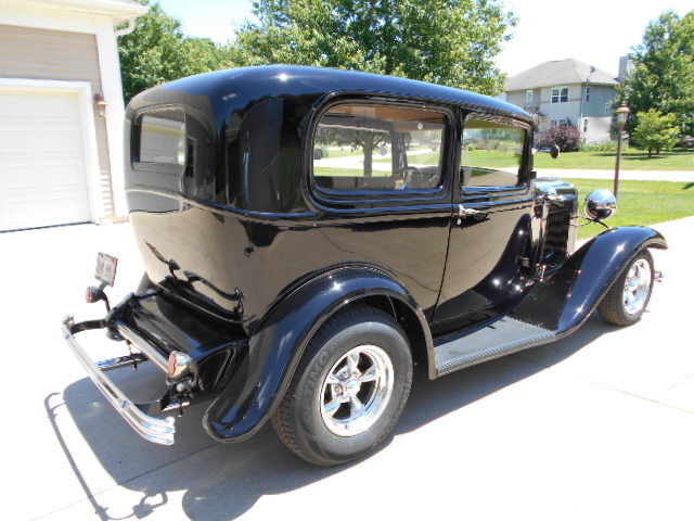 1932 Black Ford 2dr sedan