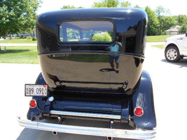 1932 Black Ford 2dr sedan