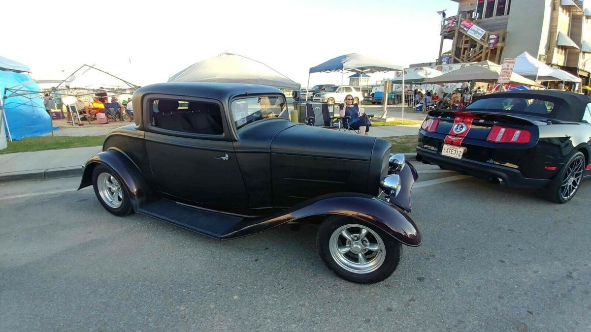 1932 Black Ford 3 window Coupe Coupe