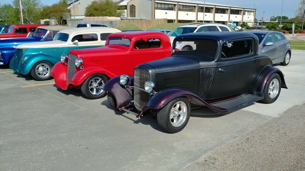 1932 Black Ford 3 window Coupe Coupe