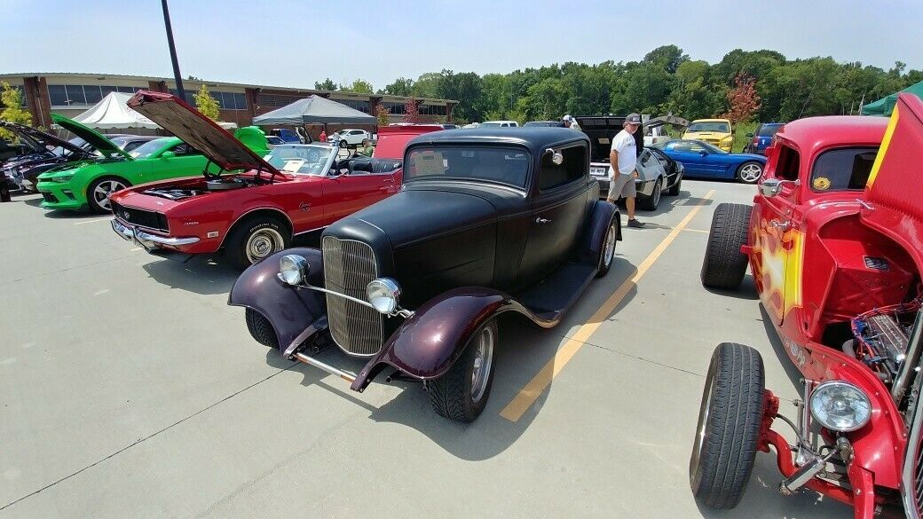 1932 Black Ford 3 window Coupe Coupe