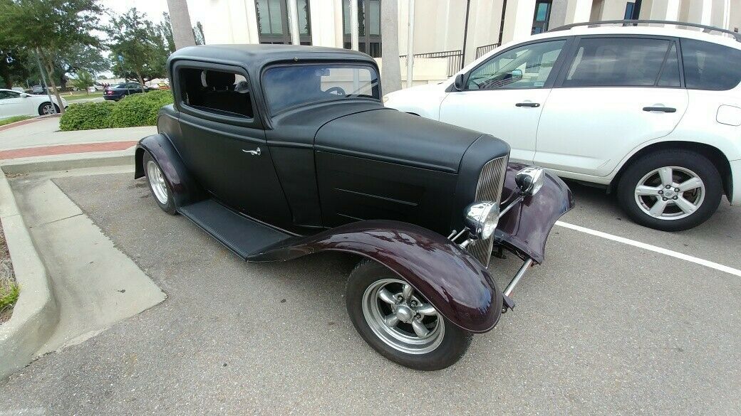1932 Black Ford 3 window Coupe Coupe