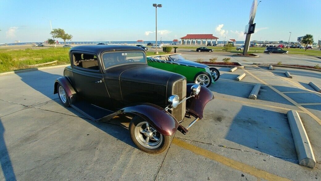 1932 Black Ford 3 window Coupe Coupe